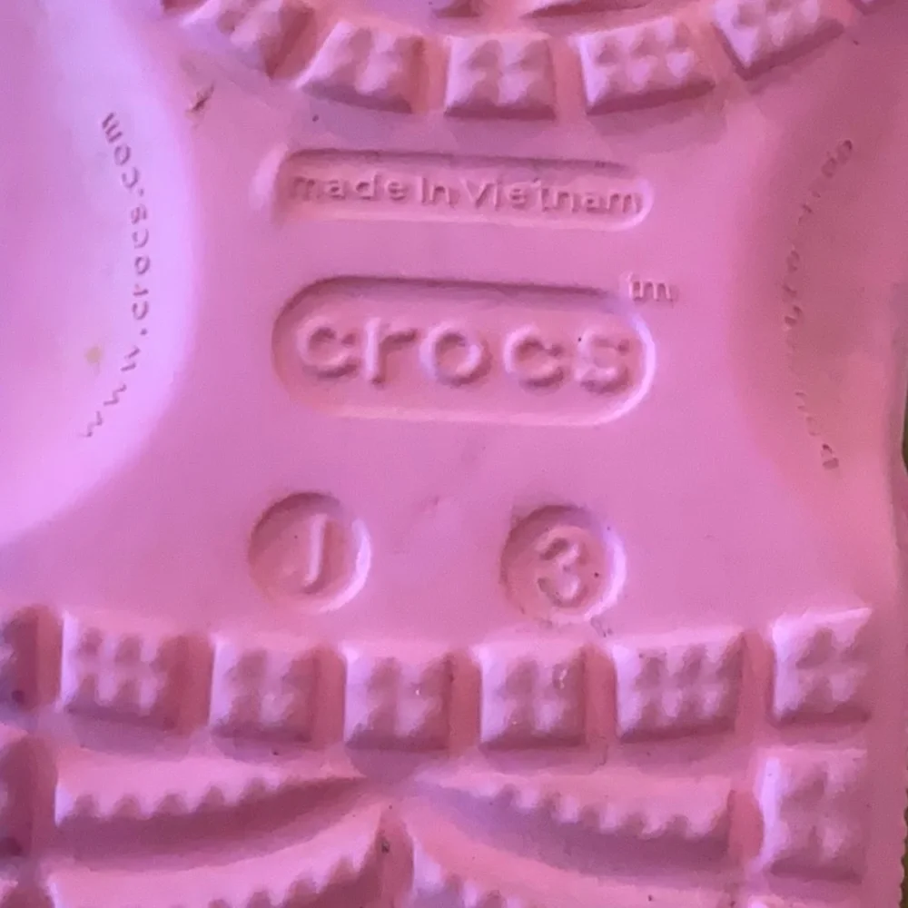 CROCS Kids Classic Clog in Bright Pink